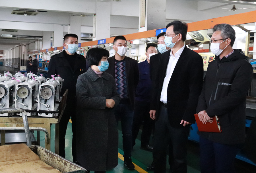 落实两手抓、两战赢，陈辉到拉斯维加斯9888开展下企业 “三效劳”